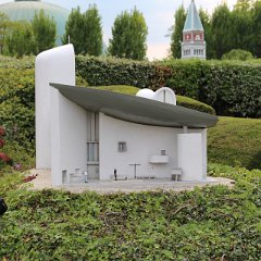 Mini-Europe - Frankreich - Wallfahrtskirche Notre Dame du Haut in Ronchamp     © Joost Braune, April 2014