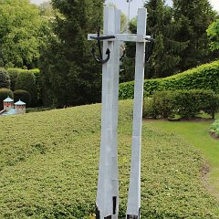 Mini-Europe - Polen - Denkmal Drei Kreuze (gewidmet den 1970 getöteten Arbeitern des Marinestützpunktes)     © Joost Braune, April 2014